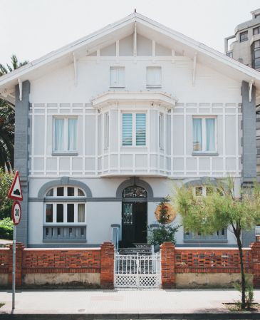 Alamar Surf House