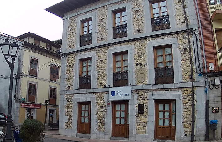Hotel Piloñés