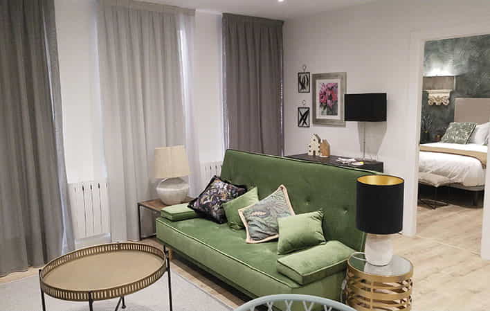 Avilés Room 7