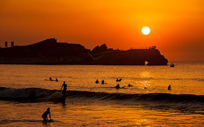 Surf en la playa de Salinas