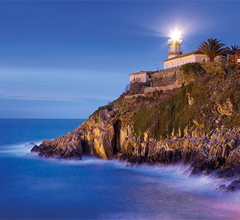 La costa asturiana, de faro en faro