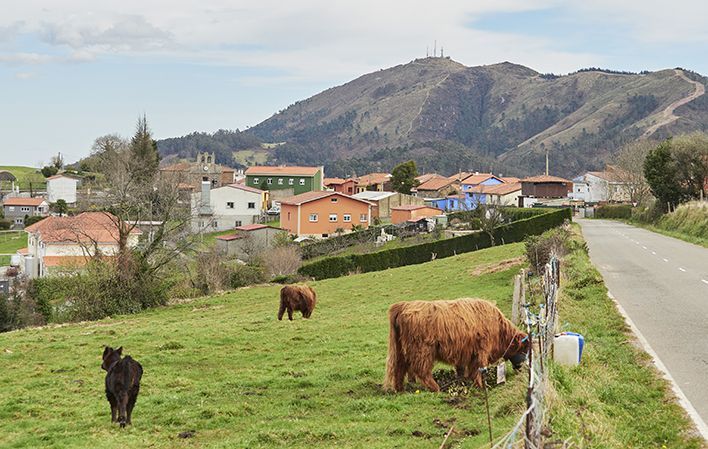 Pico Gorfolí y La Peral en Illas