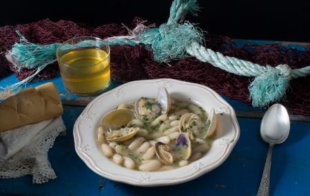 Plato de fabes con almejas
