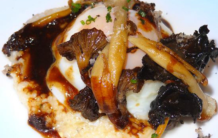 Cuscus trufado con huevo, setas y repollo