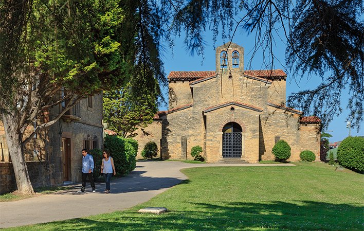 Iglesia de San Julián de los Prados detalle