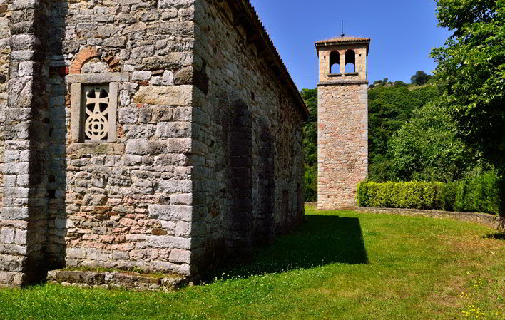 Iglesia de San Pedro de Nora exterior
