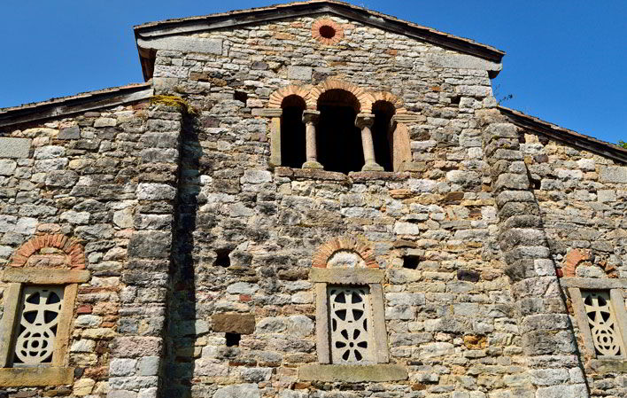 Iglesia de San Pedro de Nora exterior