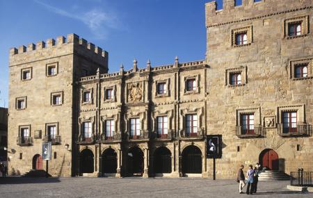 Colegiata y Palacio de Revillagigedo