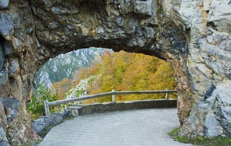 Tunel o Arco del Crestón, subiendo a Brañagallones, Caso