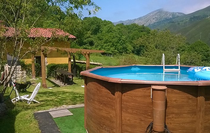 Casa de aldea La Nozal jardín y piscina
