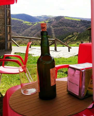 Sidra y paisaje en el restaurante El Teixo