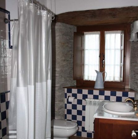 Apartamentos El Chicote baño