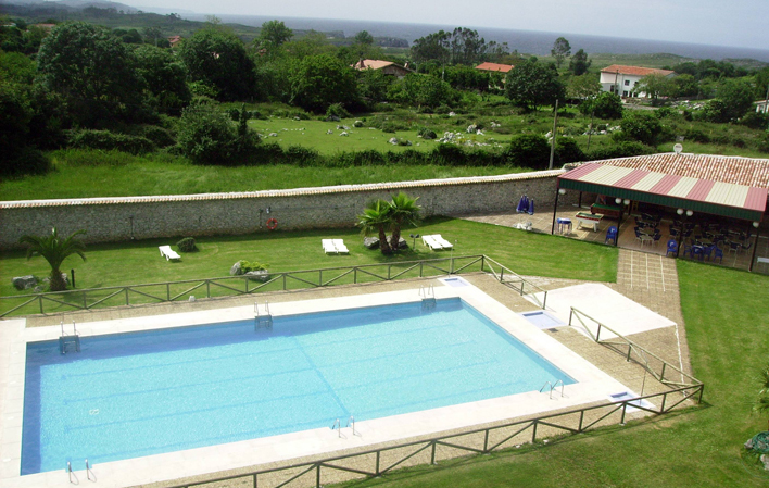 Camping Palacio de Garaña piscina