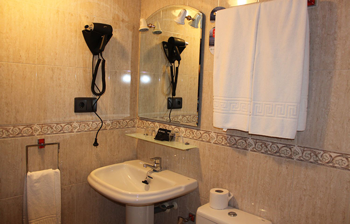 Hotel Valdés baño