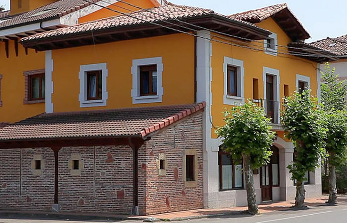 Hotel El Angliru exterior