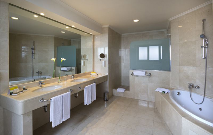 Hotel Tryp Oviedo baño