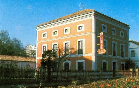 Hotel Puente Romano exterior