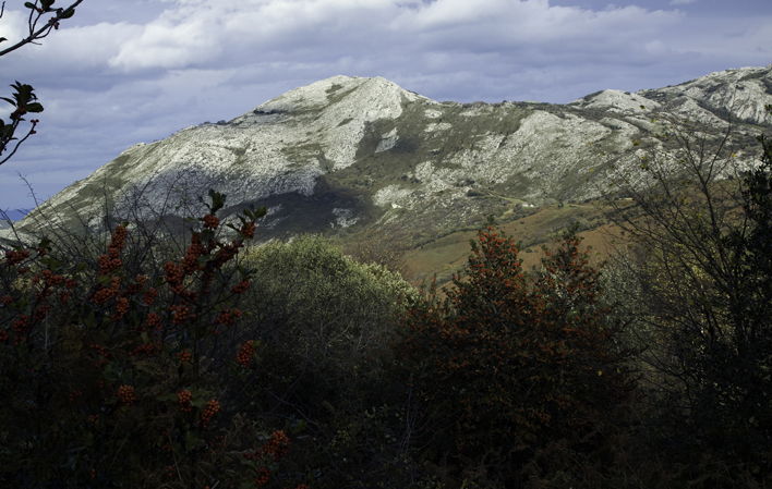 Pico Caldoveiro, Yernes y Tameza