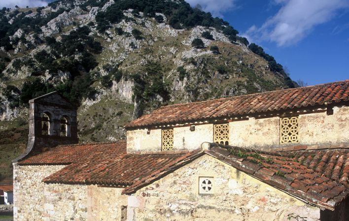 Iglesia de Santo Adriano de Tuñón