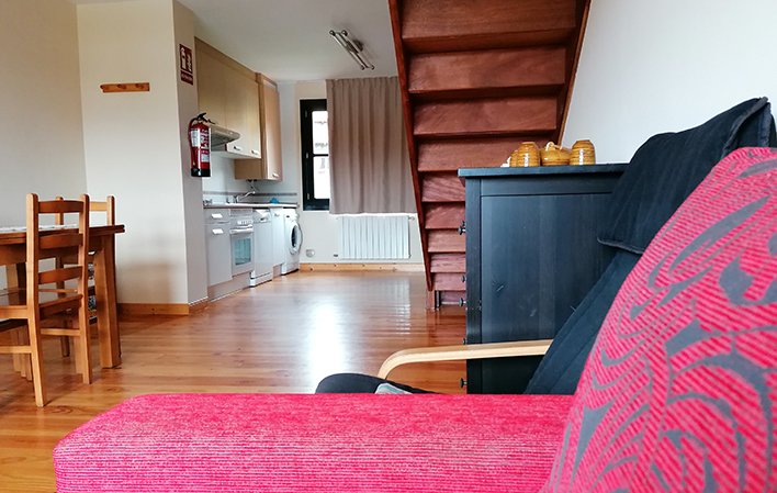 Duplex Colombres, salón y cocina